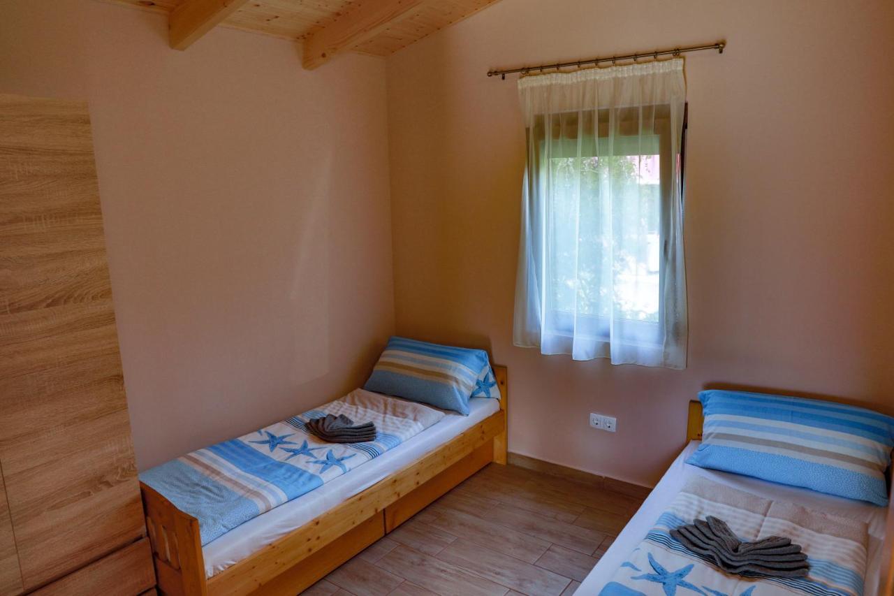 Hullam Nyaralo Apartment Balatonmariafurdo Exterior photo